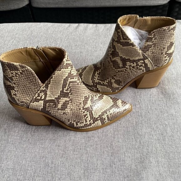 Slip on Cutout Pointed Toe Snakeskin Chunky Stacked Mid Heel Booties - Picture 3 of 3